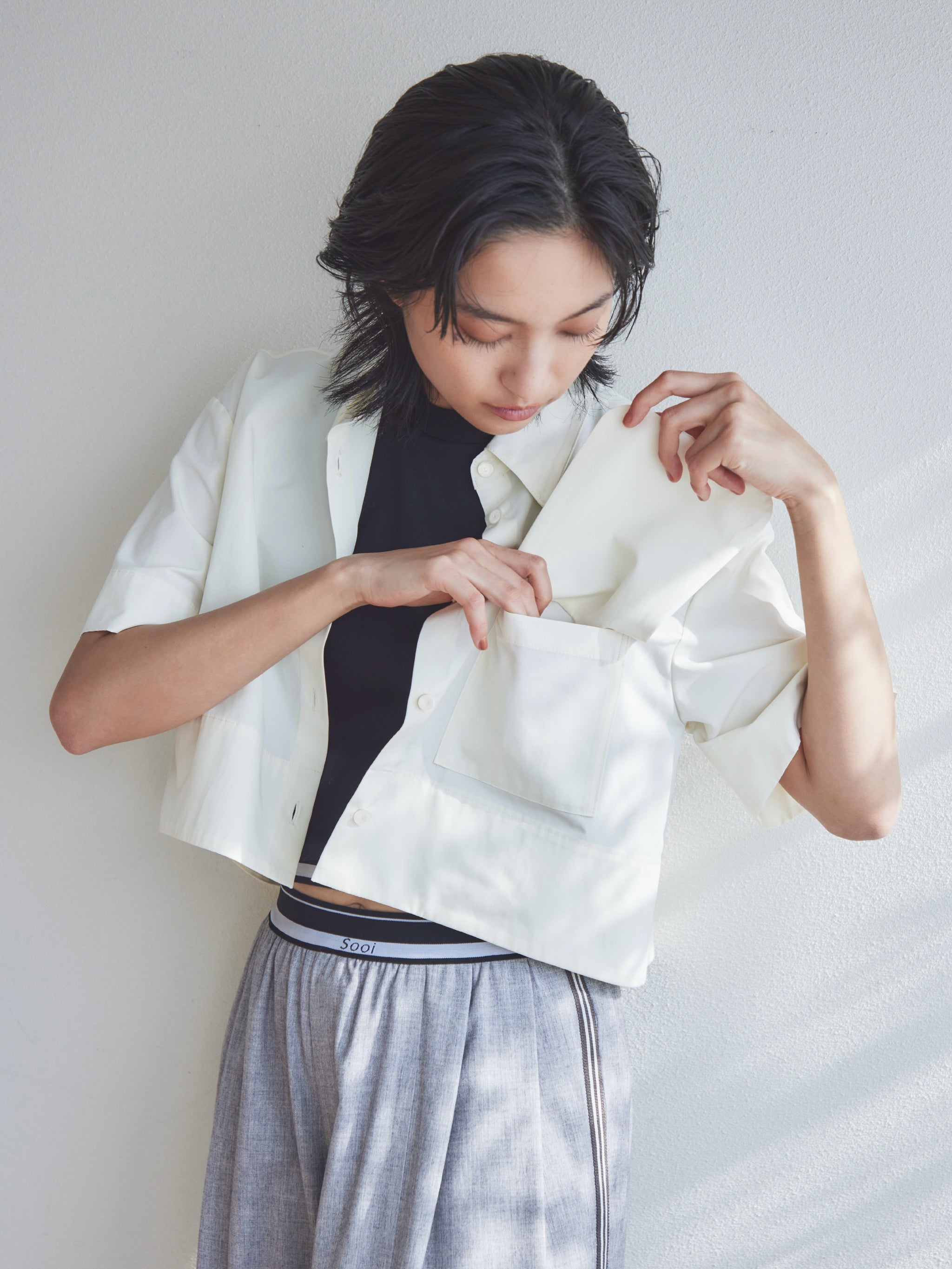Cropped half sleeve shirt