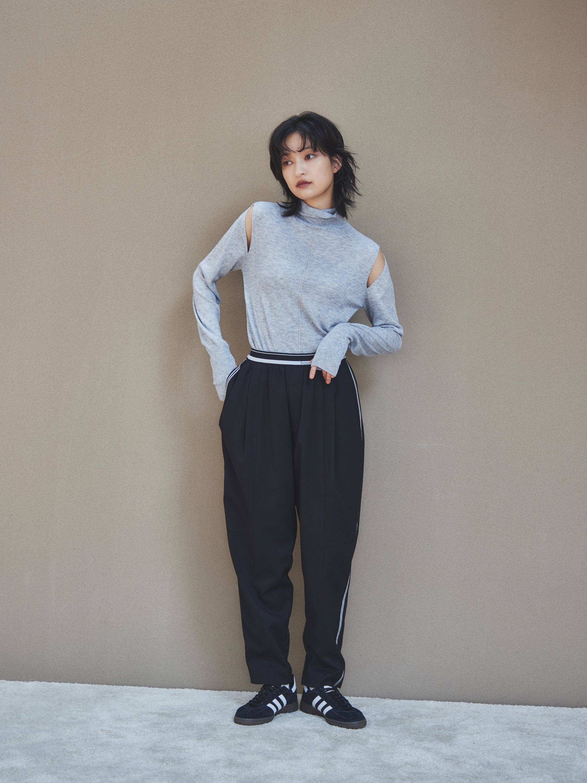 Slit sheer turtle knit