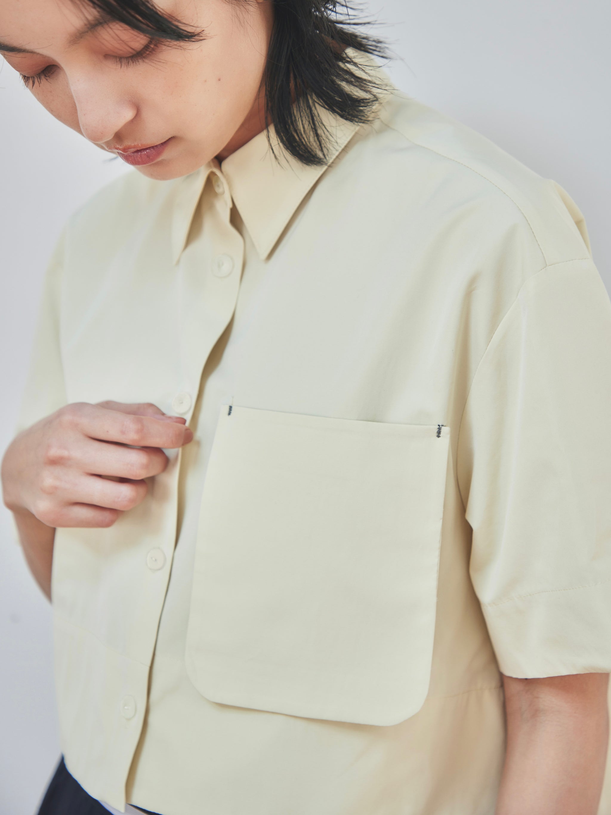 Cropped half sleeve shirt