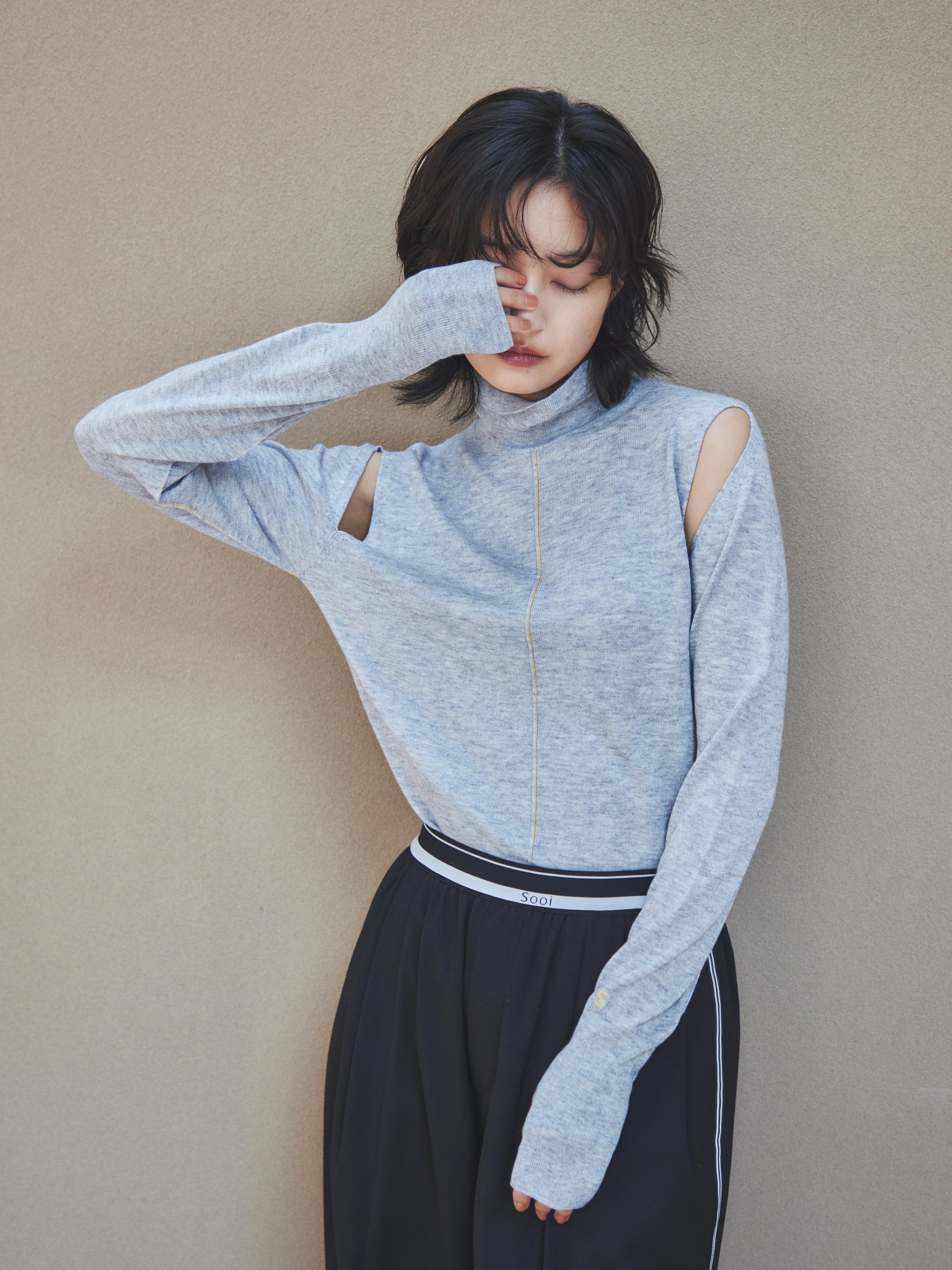 Slit sheer turtle knit