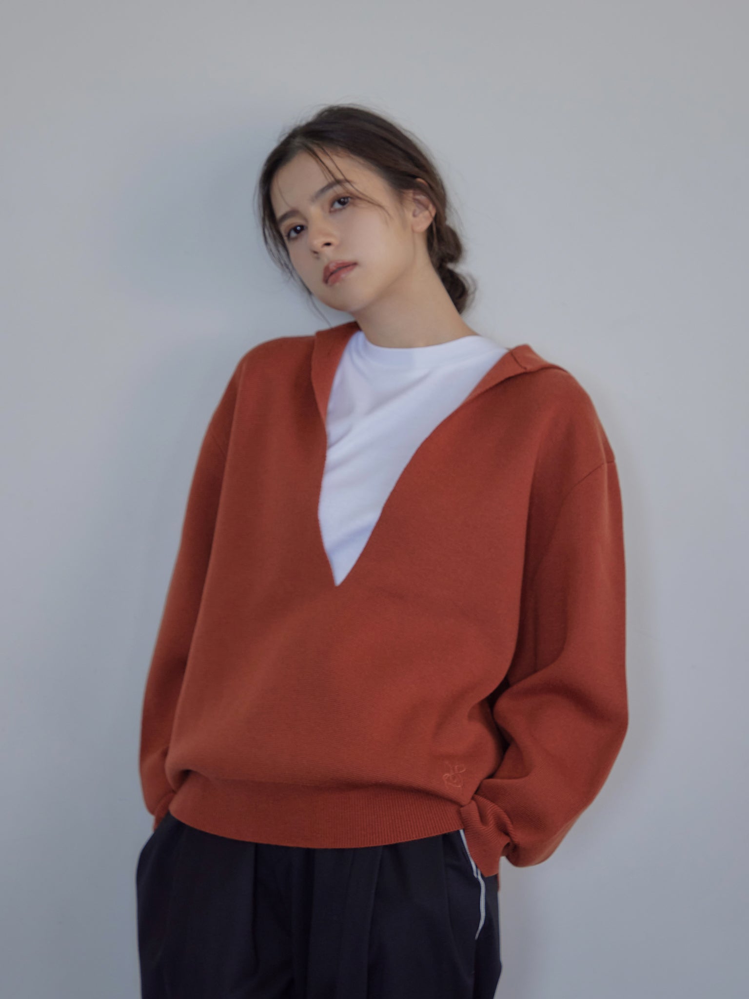 V Cutting Knit Pullover