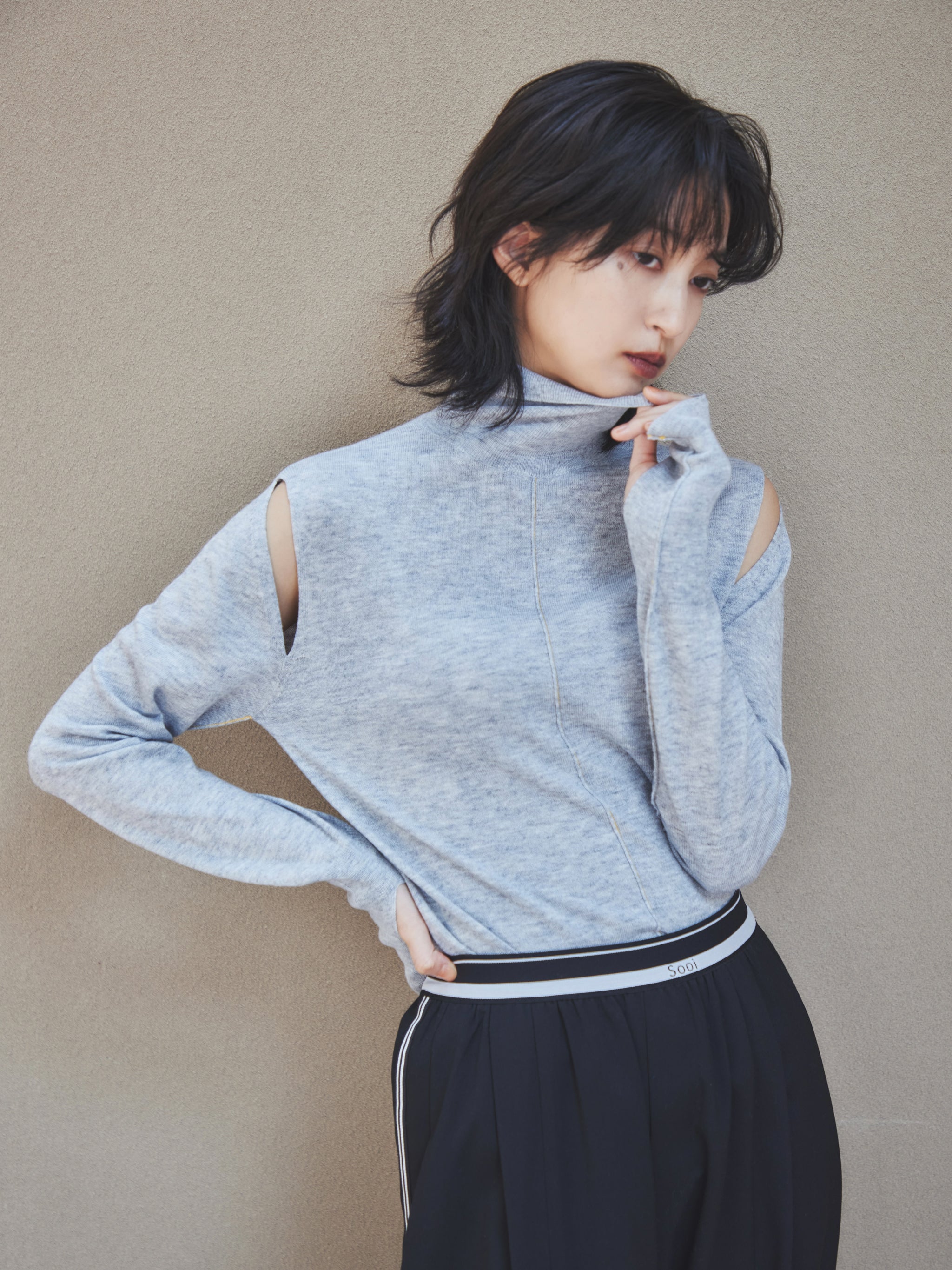 Slit sheer turtle knit