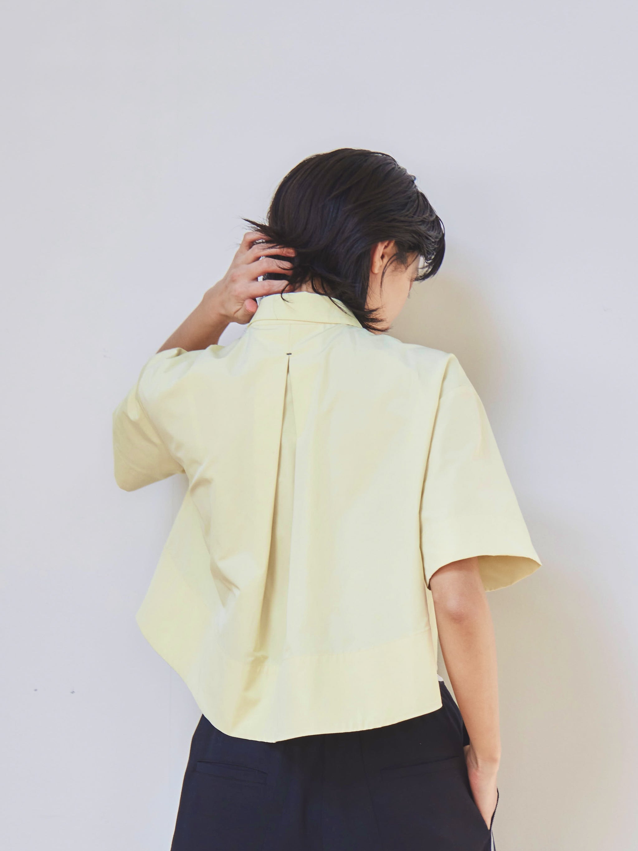 Cropped half sleeve shirt