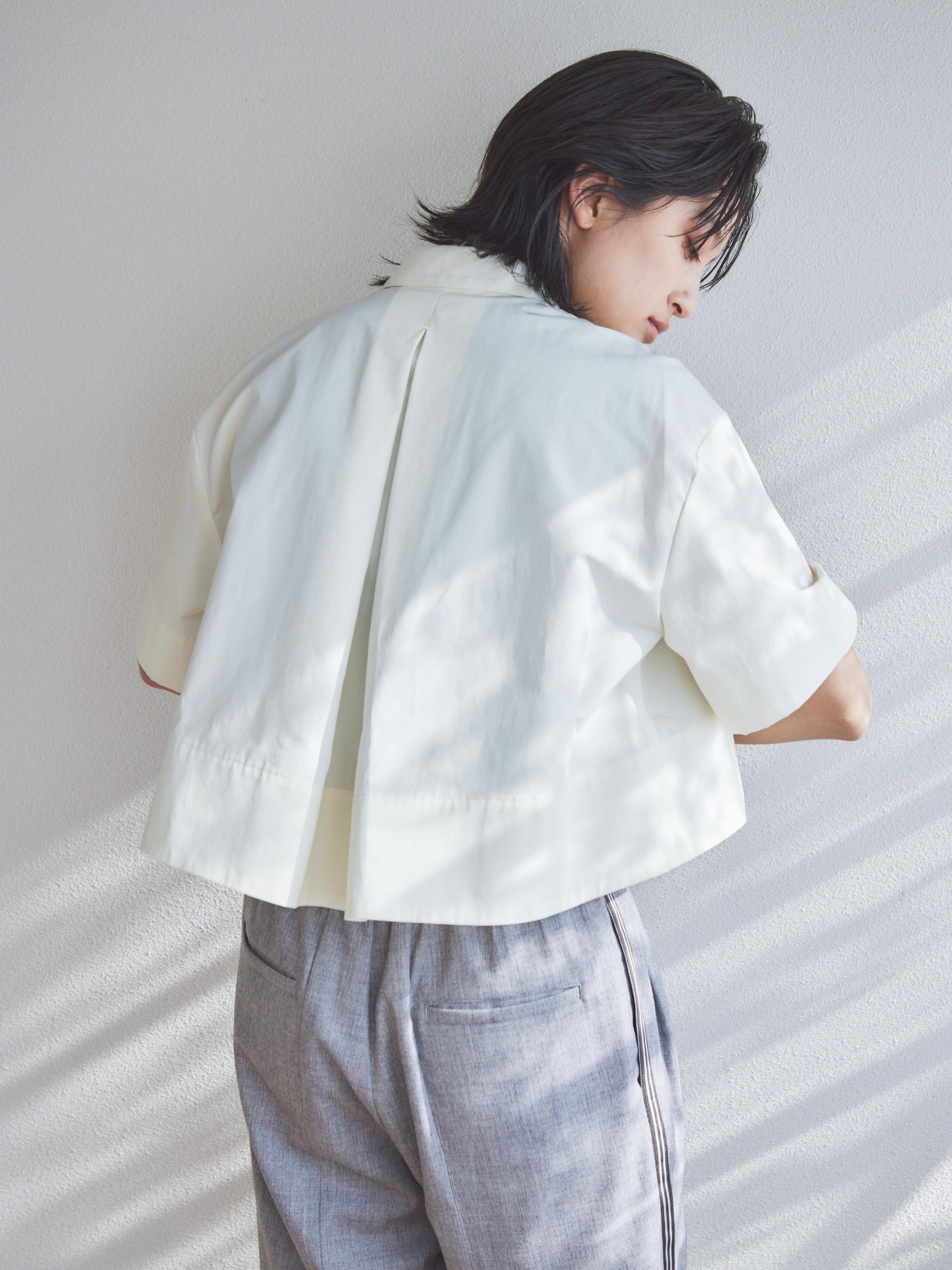 Cropped half sleeve shirt