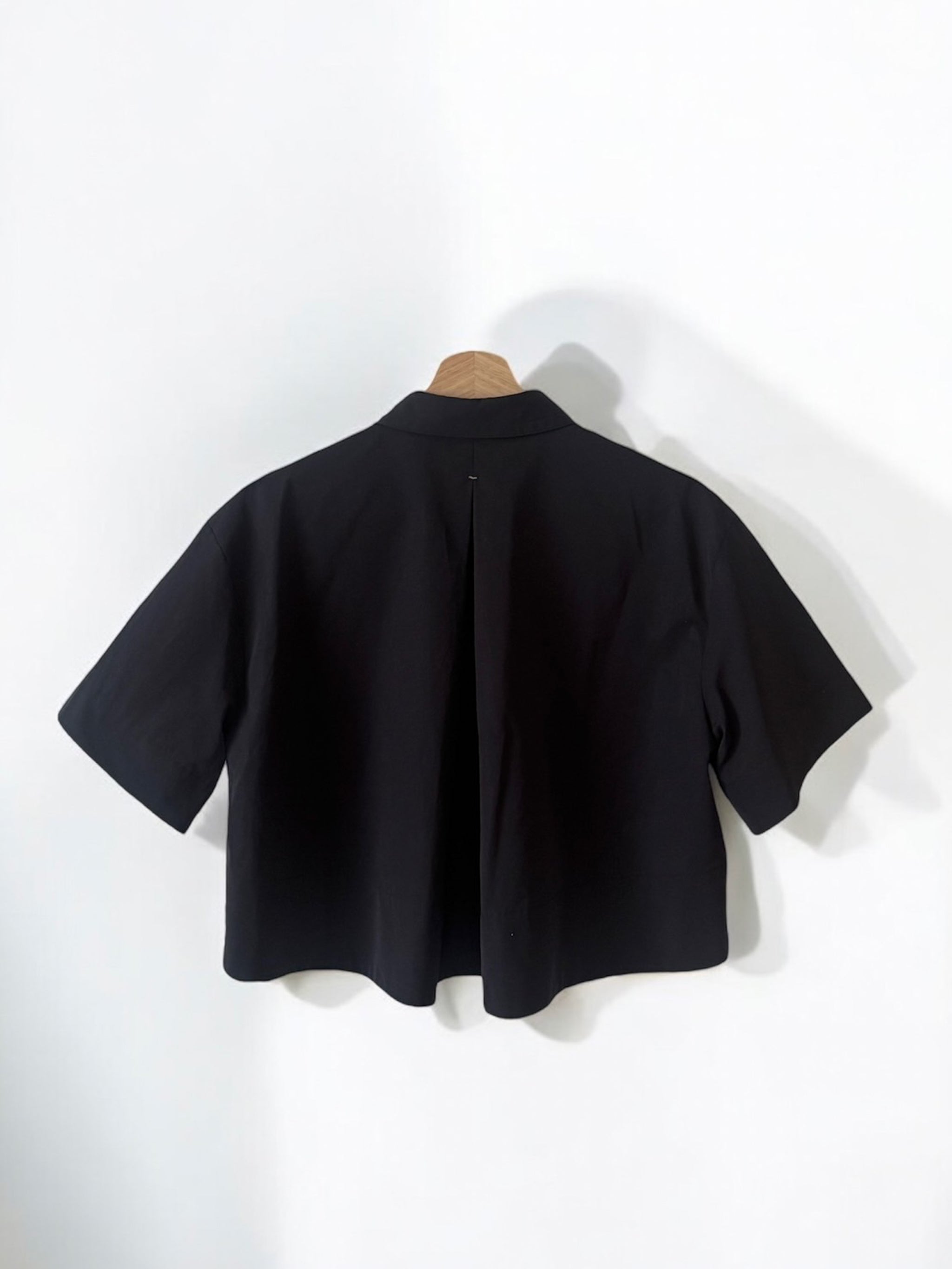 Cropped half sleeve shirt