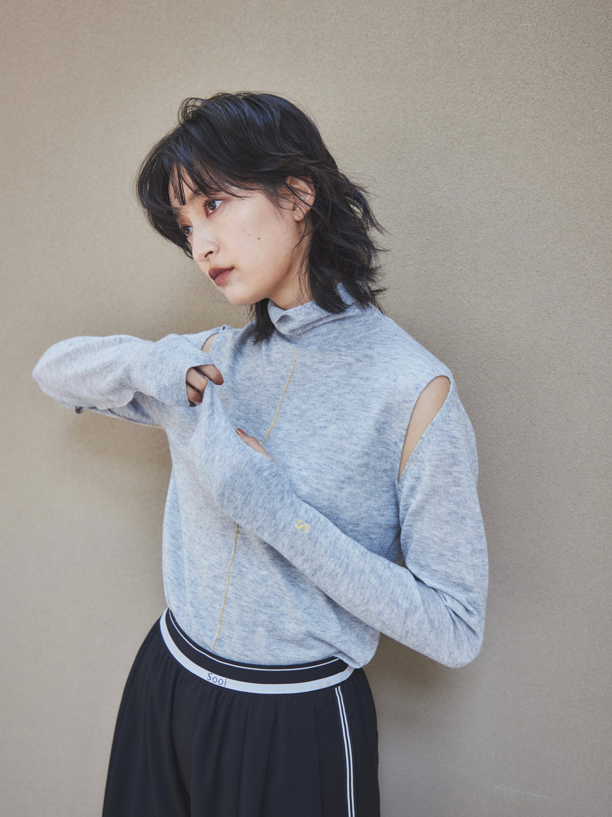 Slit sheer turtle knit
