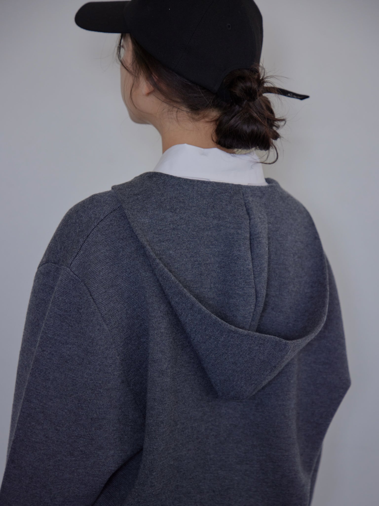 V Cutting Knit Pullover