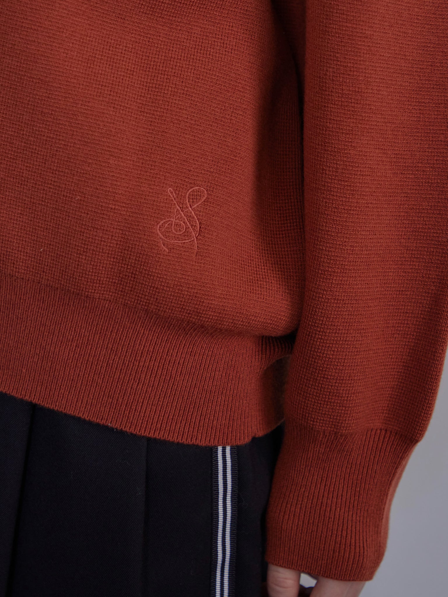 V Cutting Knit Pullover