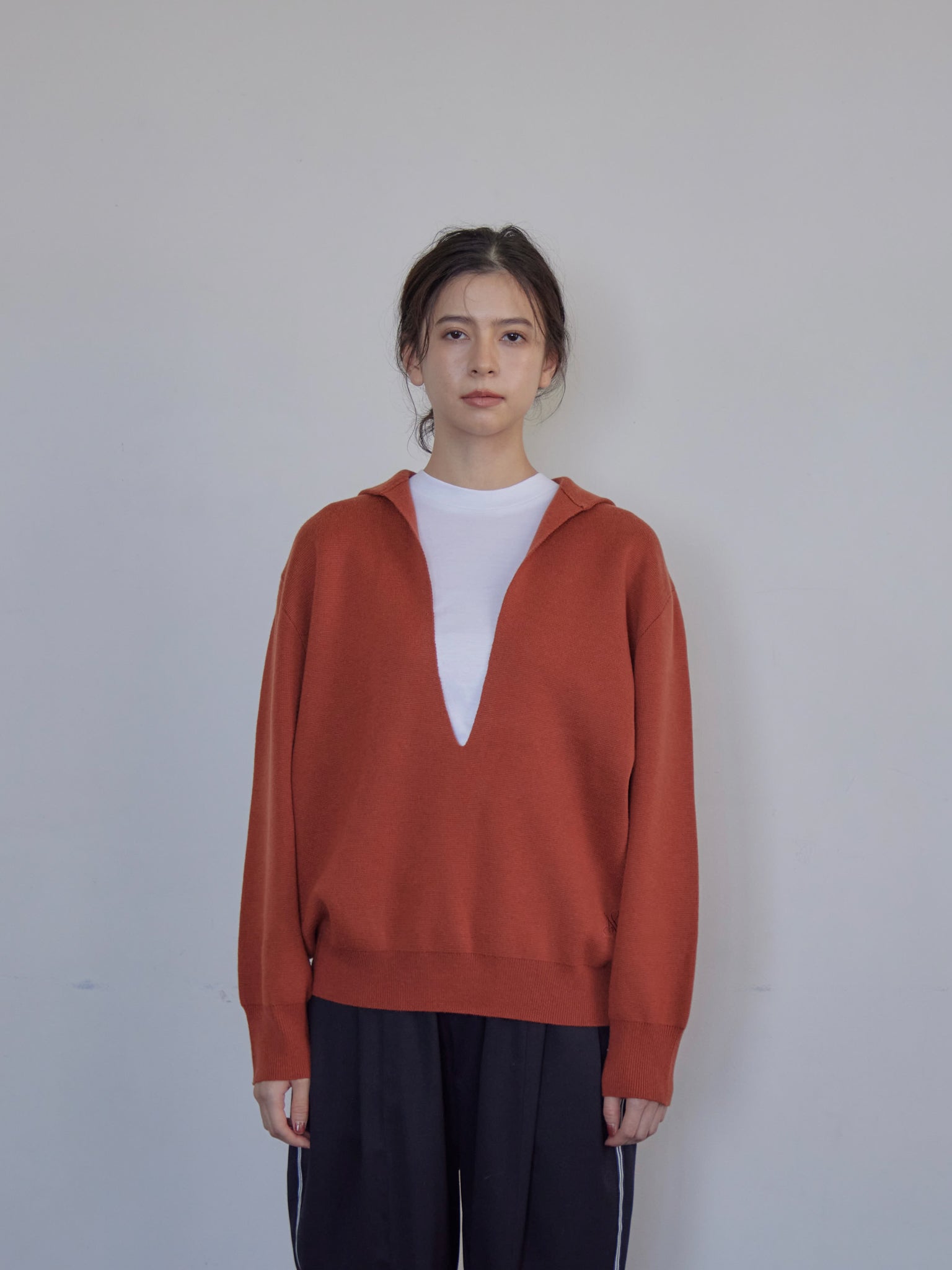 V Cutting Knit Pullover