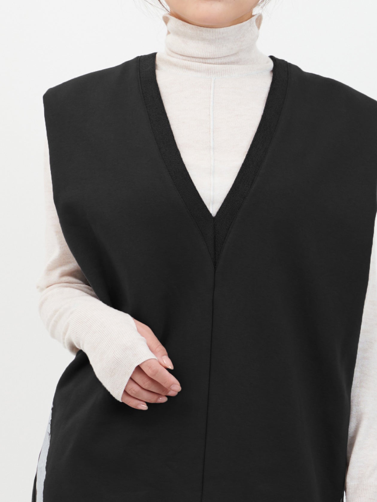 Silver line sweat vest / black