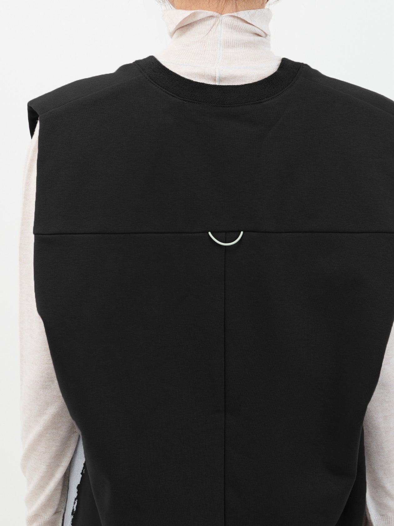 Silver line sweat vest / black