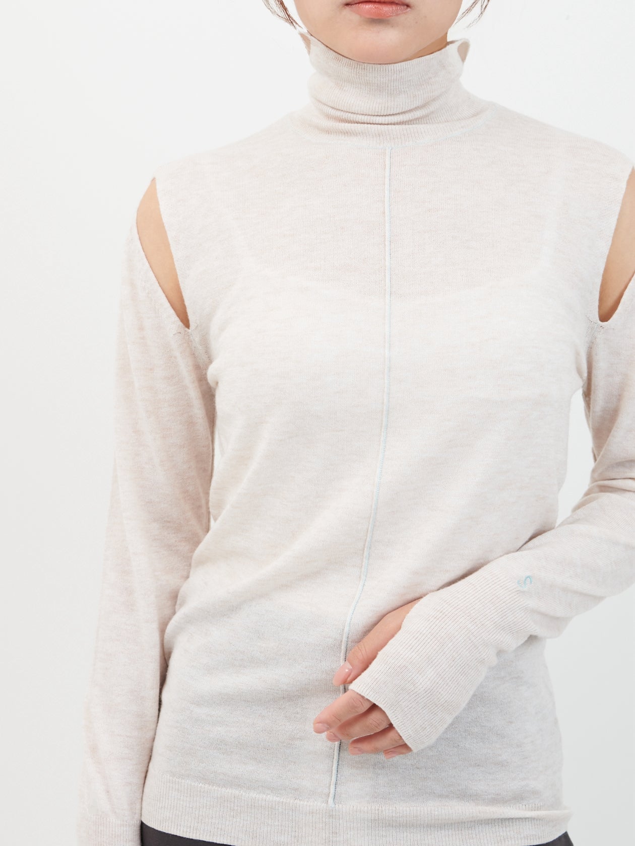 slit sheer turtle knit / oatmeal