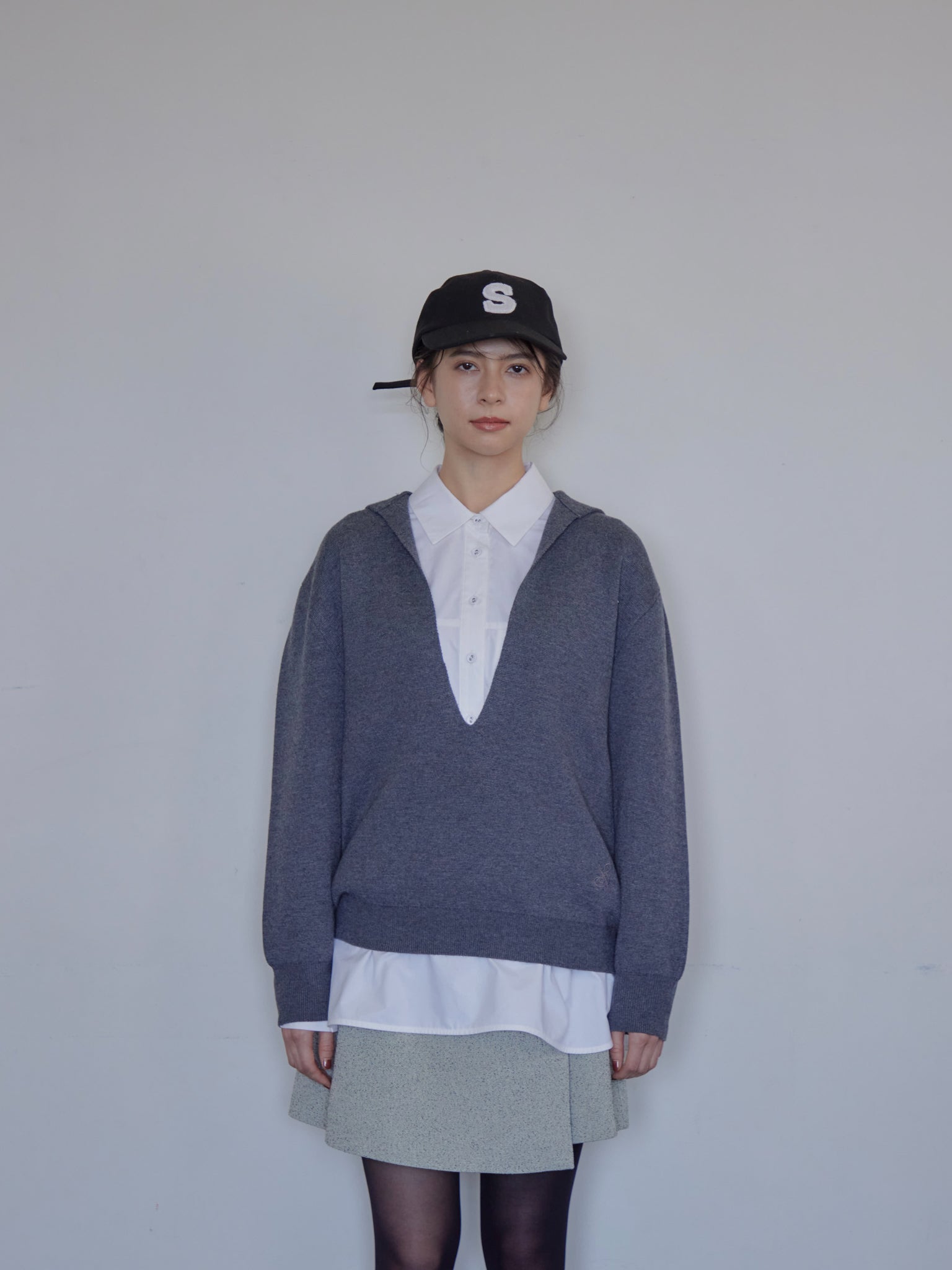 V Cutting Knit Pullover
