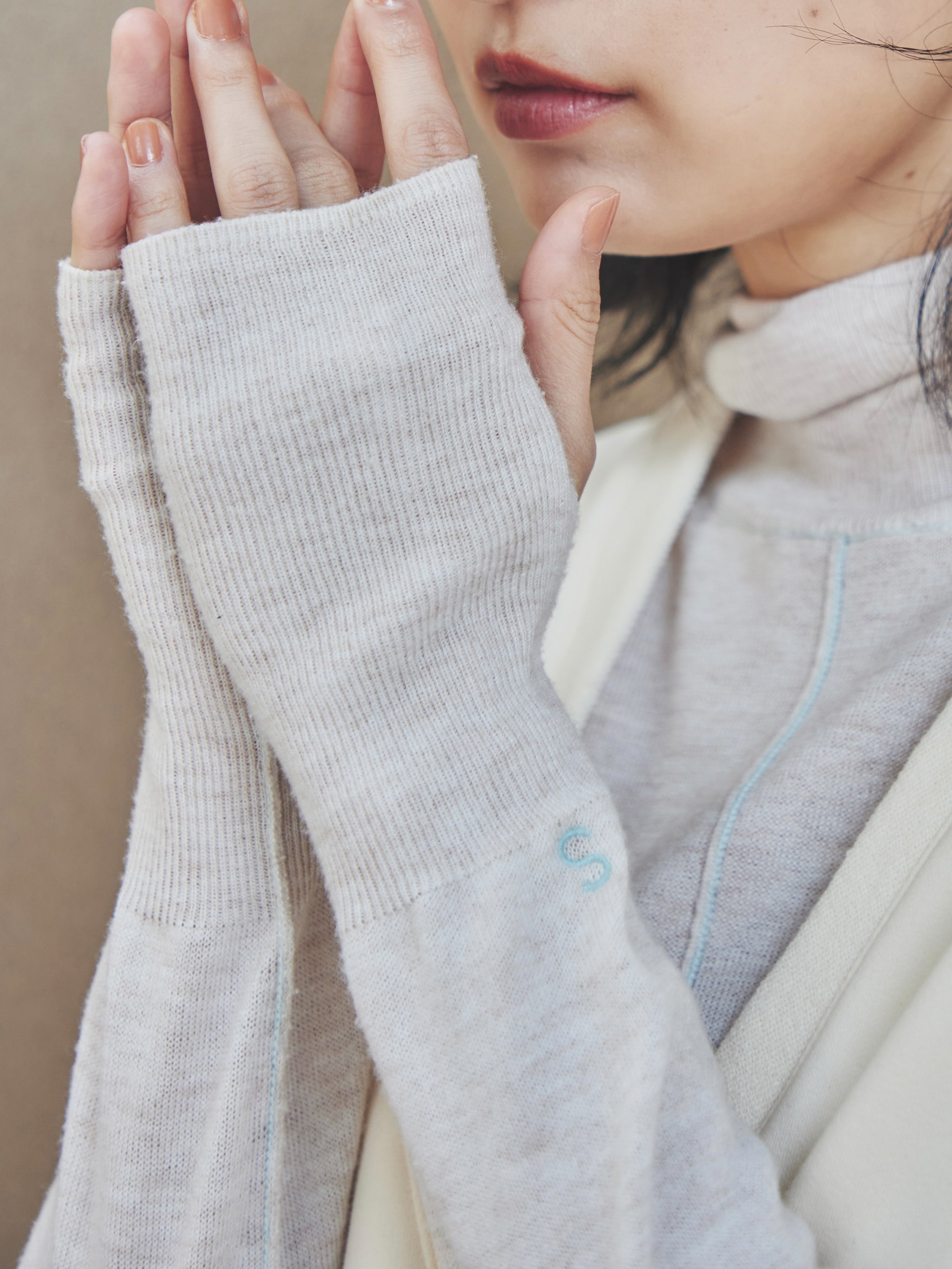 Slit sheer turtle knit