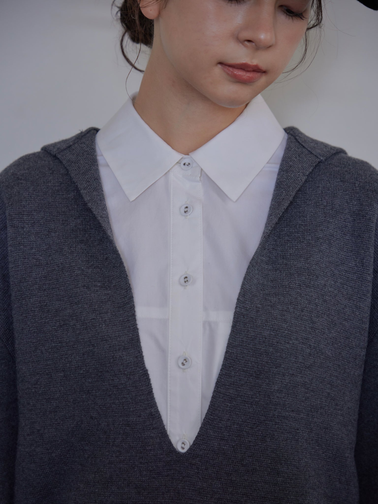 V Cutting Knit Pullover