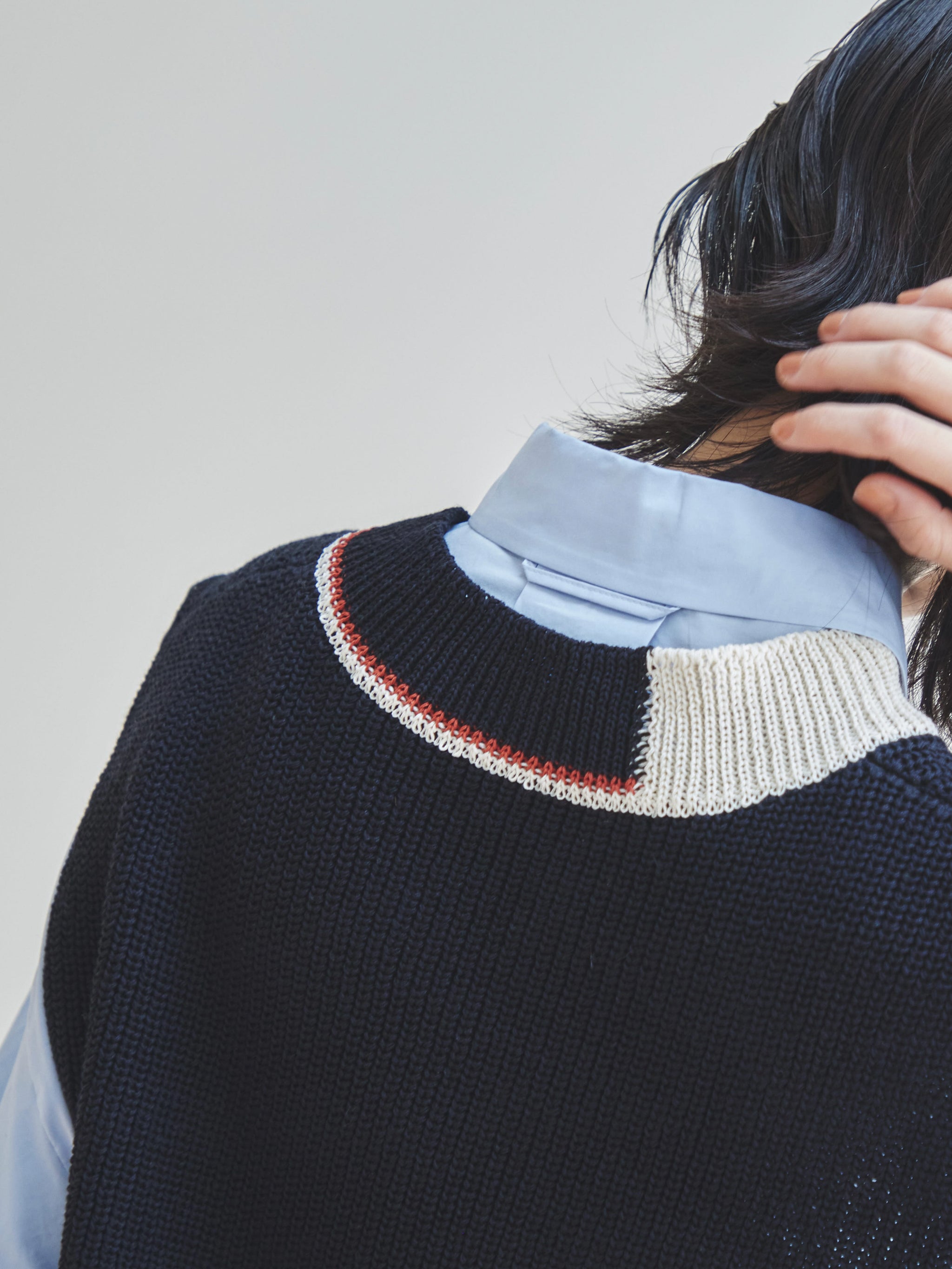 V-neck line knit vest